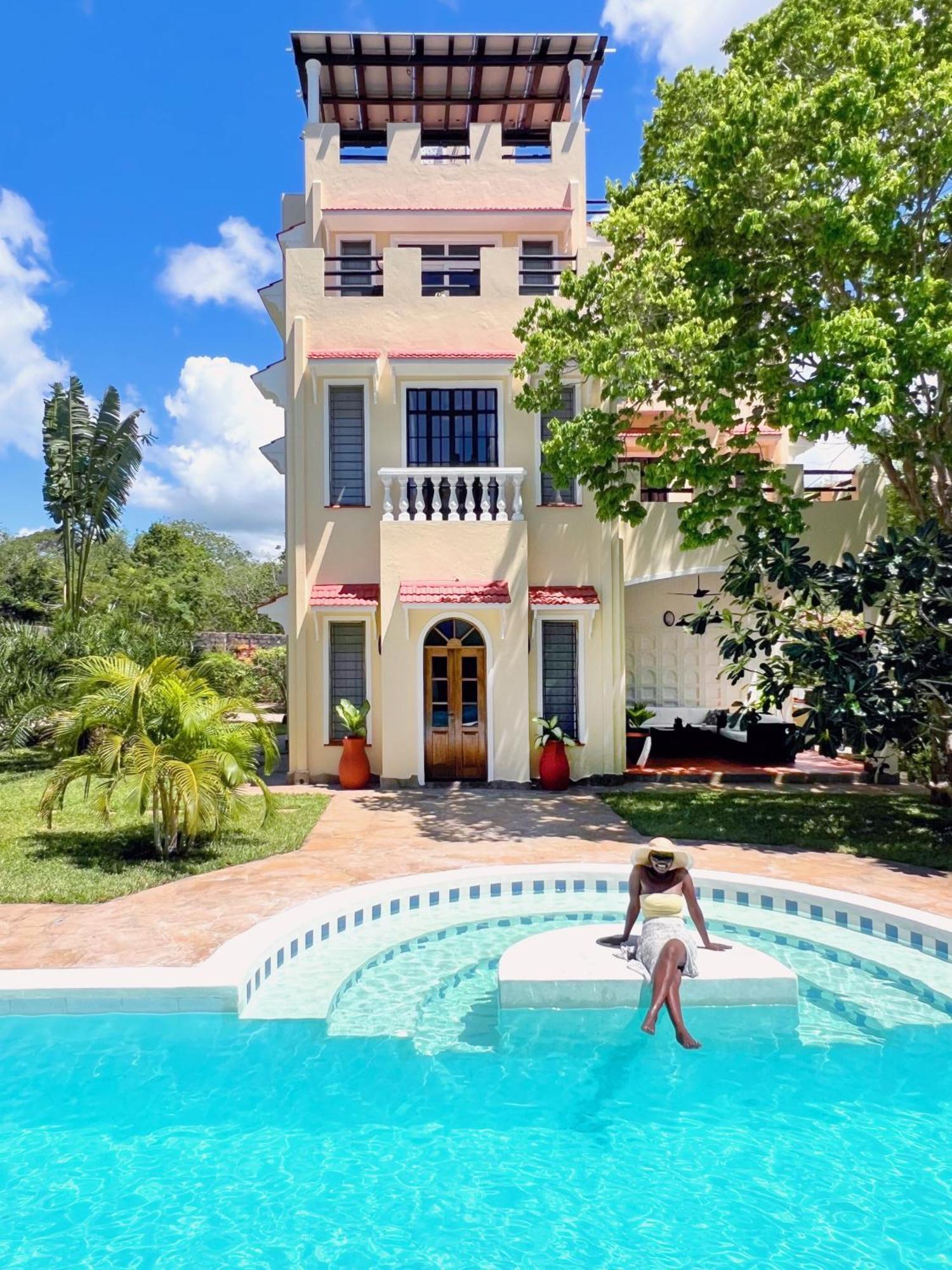 Hilda'S Homestay Diani Beach Exterior photo